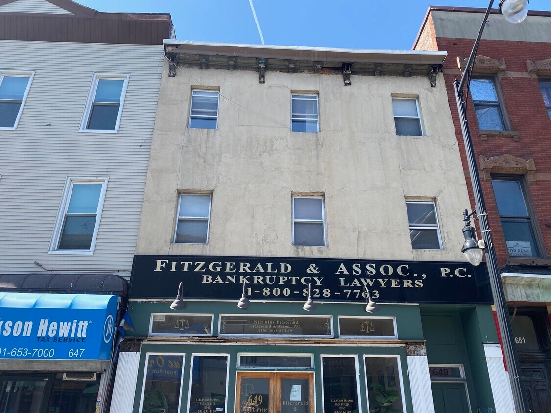 Foto principal - 649 Newark Ave