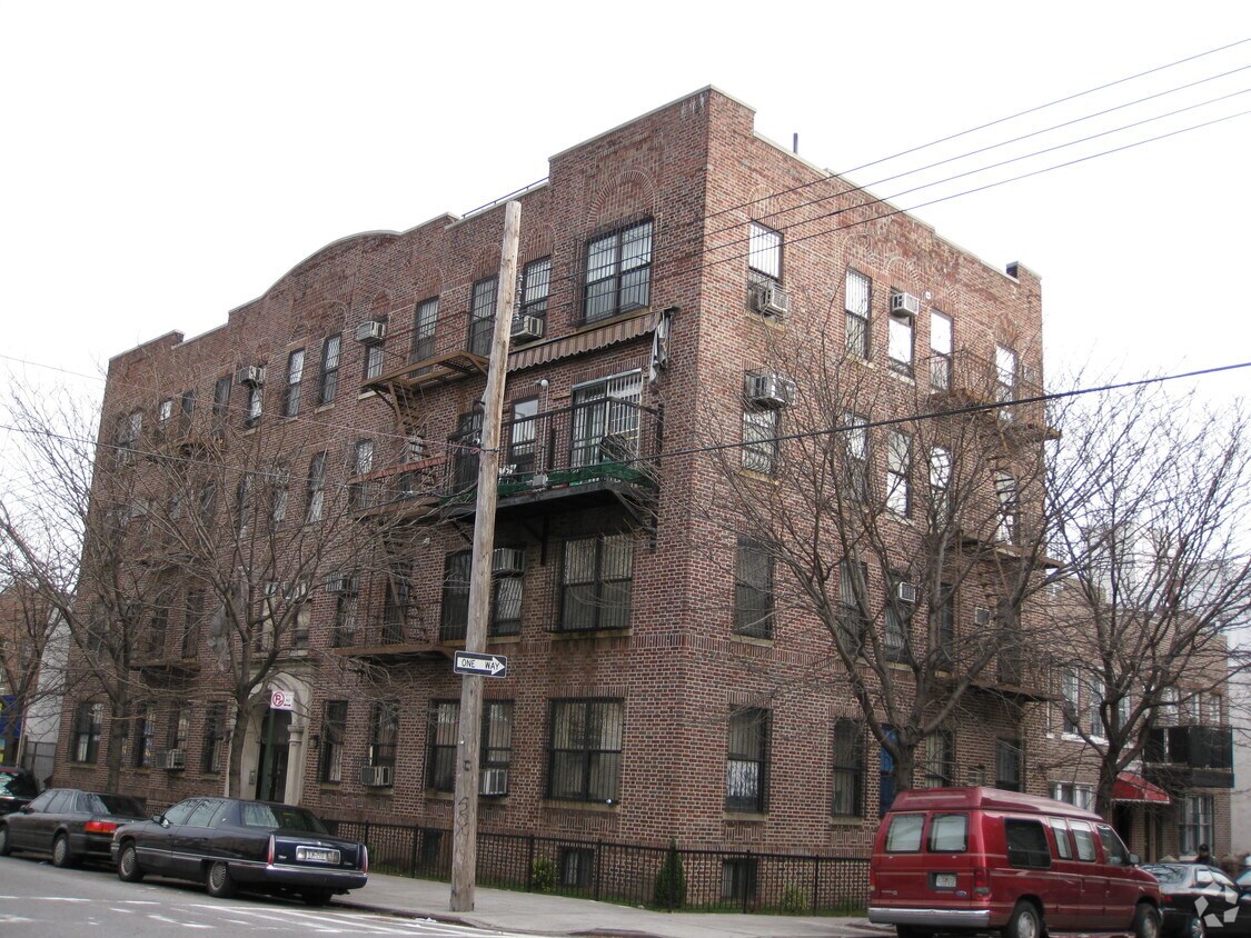 Building Photo - West End Gardens I
