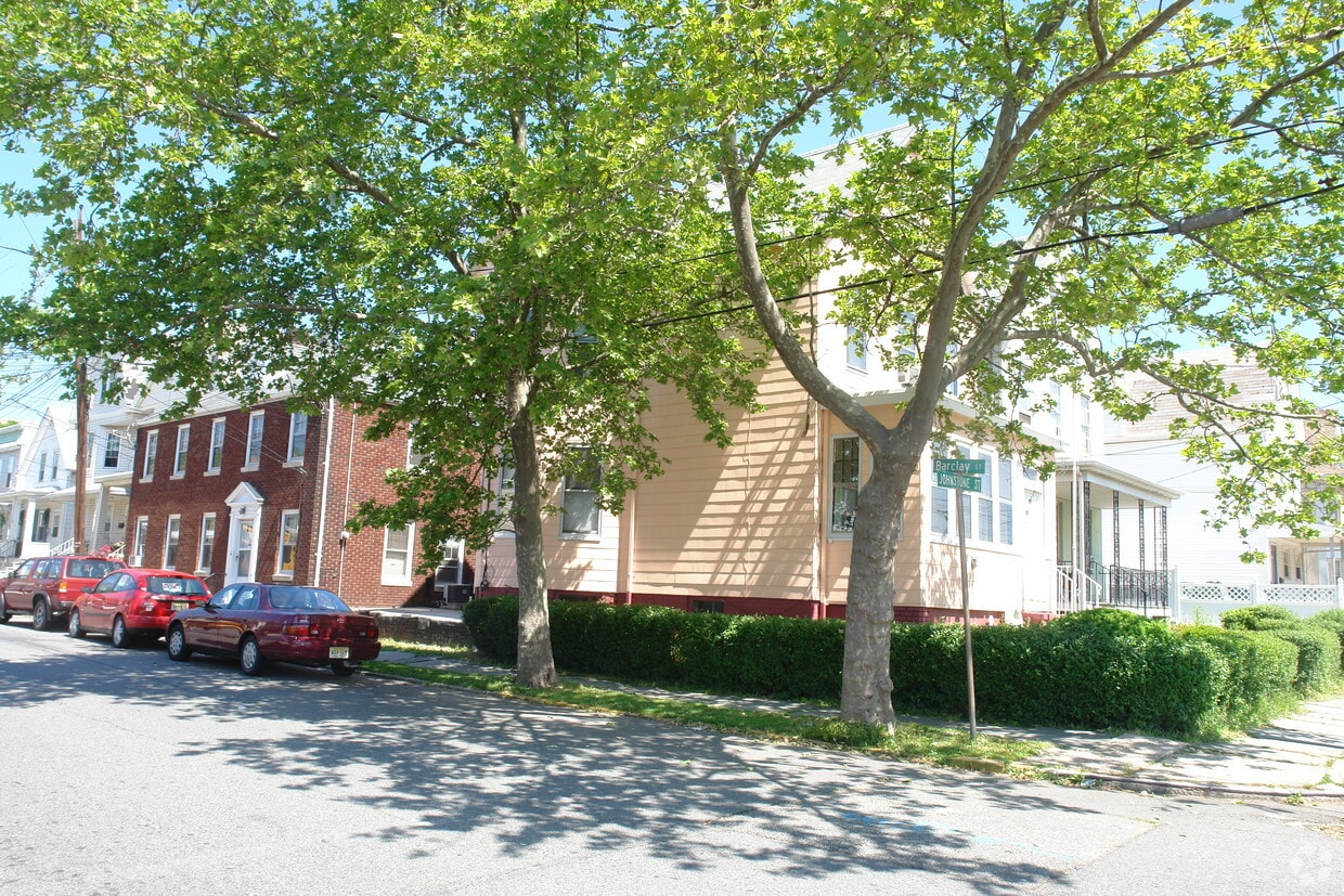 Building Photo - 459 Johnstone St