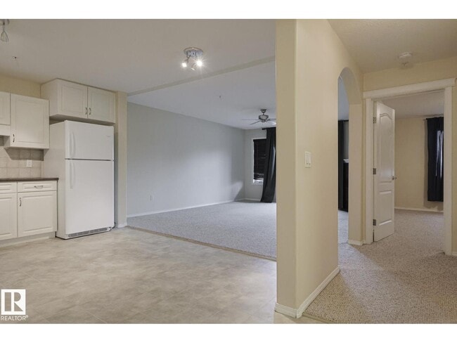 Building Photo - 261 Youville Dr E Northwest