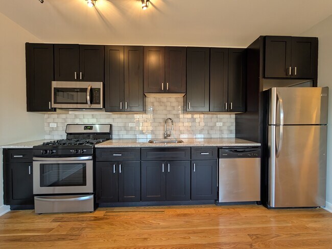 Foto del edificio - 2203 W Eastwood Ave