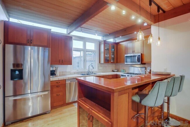 Foto del edificio - 5615 Beaumont Ave