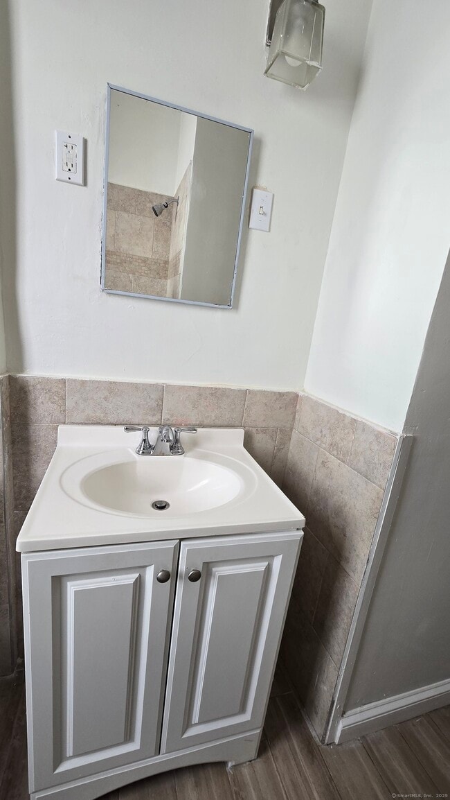 Building Photo - 47 Dickerman St