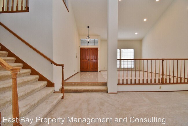 Building Photo - 4 br, 2.5 bath House - 671 Longfellow Dr.