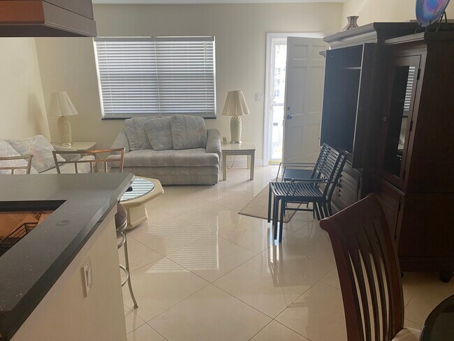 Foto del edificio - 467 Golden Isles Dr
