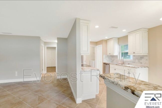 Building Photo - 92 Rickenbacker Dr