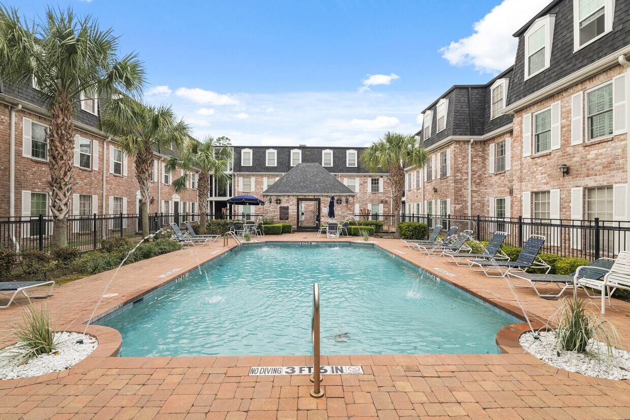 Primary Photo - 355 N Post Oak Ln
