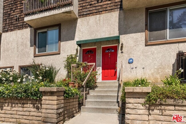 Foto del edificio - 4660 Coldwater Canyon Ave