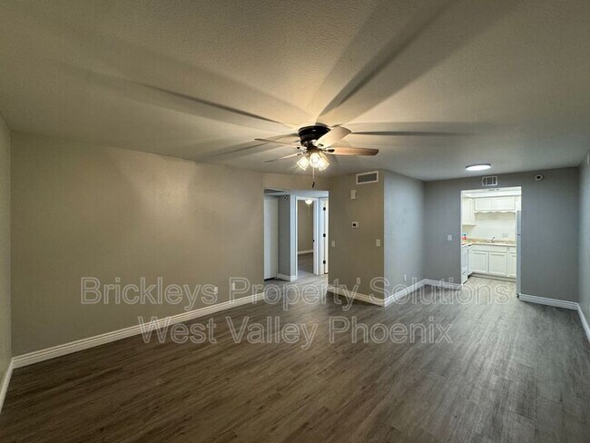 Foto del edificio - 17 E Ruth Ave