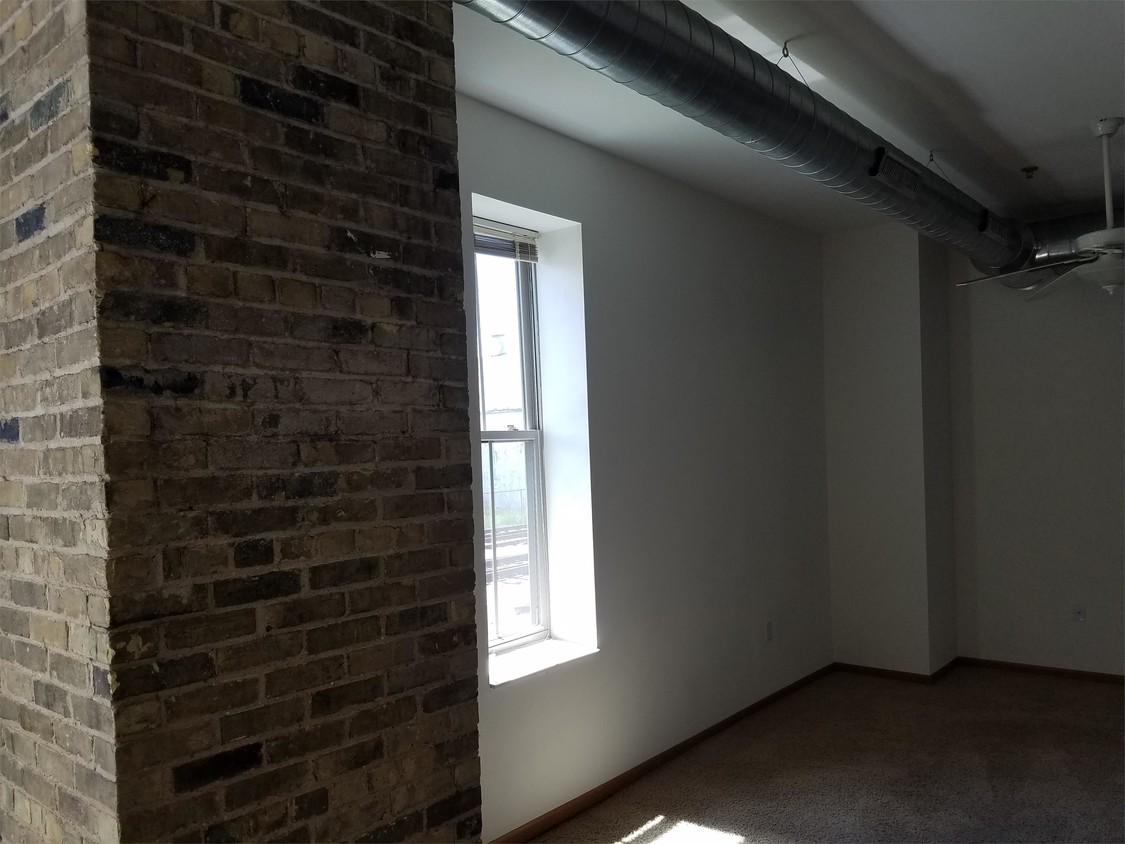 Primary Photo - 351 W Fulton St
