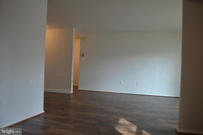 Foto del edificio - 2303 Greenery Ln