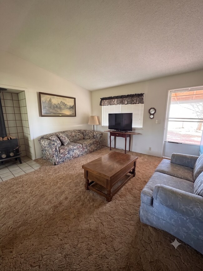 Foto del edificio - 686-800 Bamboo Way - Susanville