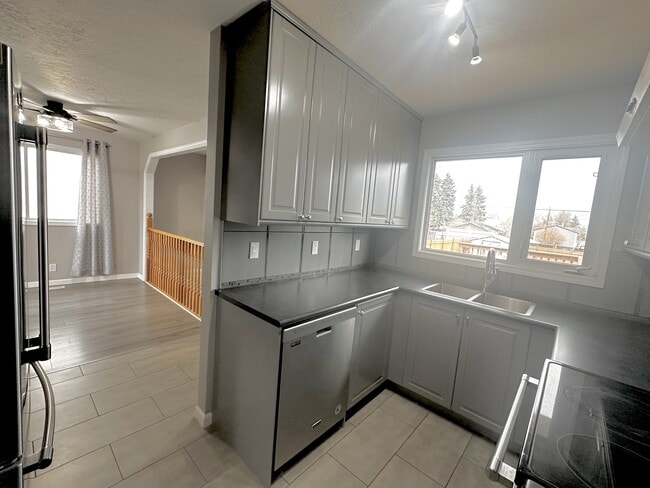 Photo du bâtiment - 8815-878A 78a St