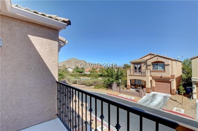 Foto del edificio - 3 BED 2.5 BATH GATED COMMUNITY WITH BEAUTI...