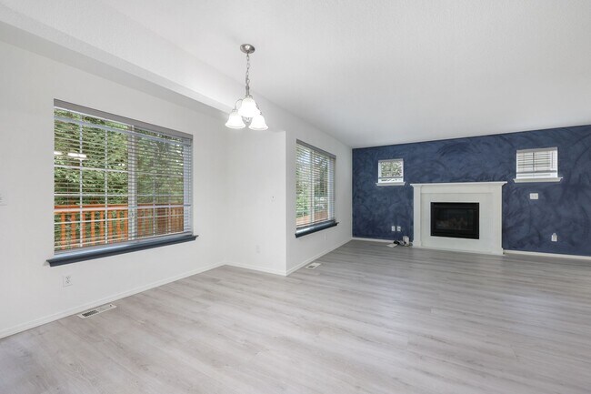 Foto del edificio - Move in Ready! A/C 4 bedroom home in North...