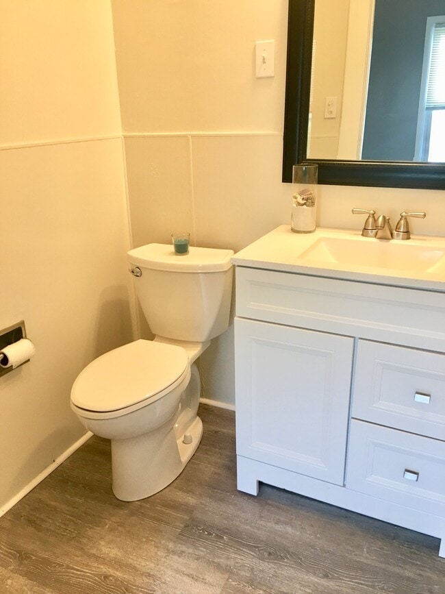 Building Photo - 801 Lincoln St