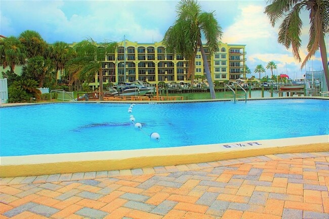 Building Photo - 255 Dolphin Point