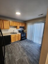 3BR, 2.5 bath- 1,675 sq ft kitchen - Willow Oaks