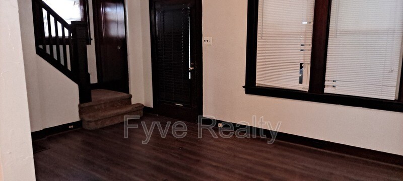 Primary Photo - 312 Trimble St