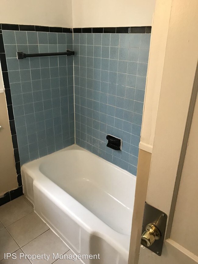 Foto del edificio - 2 br, 1 bath Apartment - 18838 Kelly