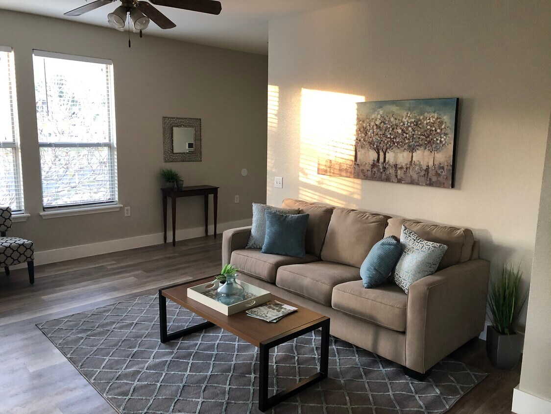 Foto principal - 5501 S Hearsey Dr