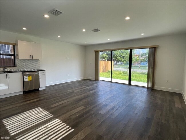 Building Photo - 3 br, 2 bath House - 1061 NW 31st St # 1