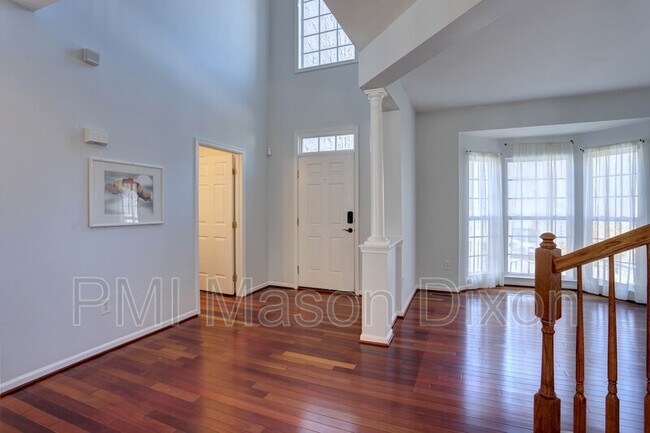 Building Photo - 7232 Lyndsey Way