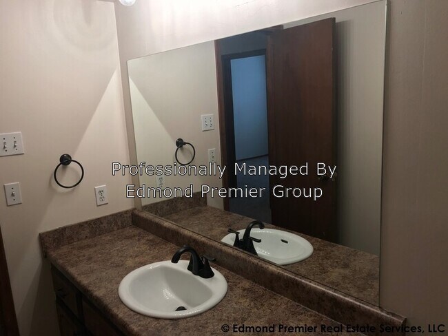 Foto del edificio - 1617 Magnolia Ln