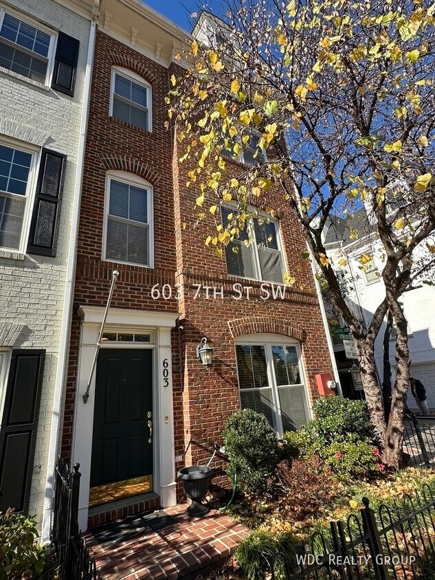 Primary Photo - DC WHARF TOWNHOME FOR LEASE!