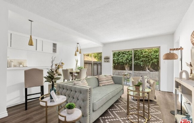 Foto del edificio - Corner-Unit 1 Bedroom with HUGE Outdoor Space