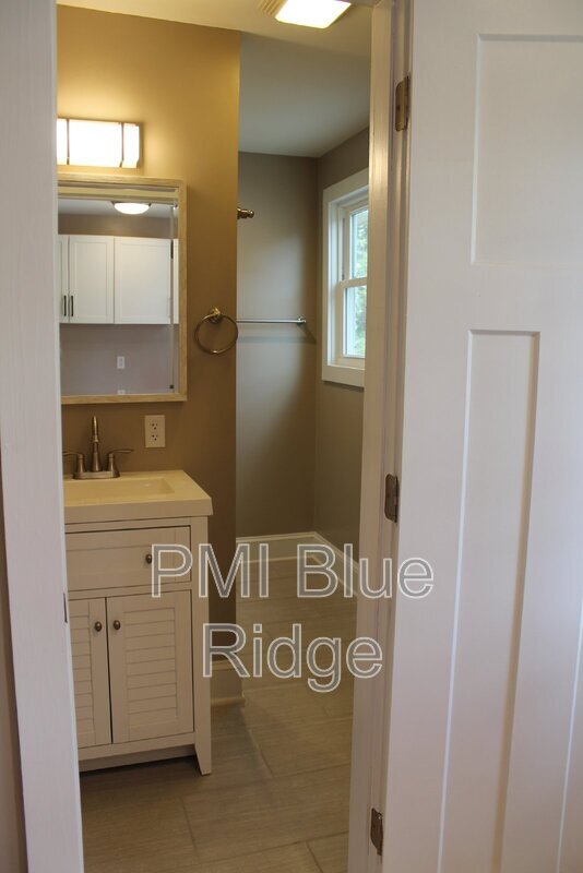 Building Photo - 205 Rumbough Pl
