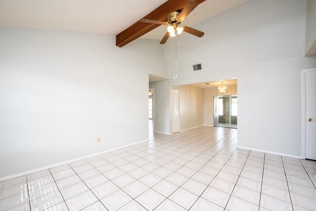 Foto del edificio - Cute 4/2 House In Buenaventura Lakes for Rent