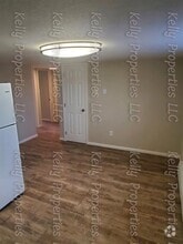 Building Photo - 829 5th St NE