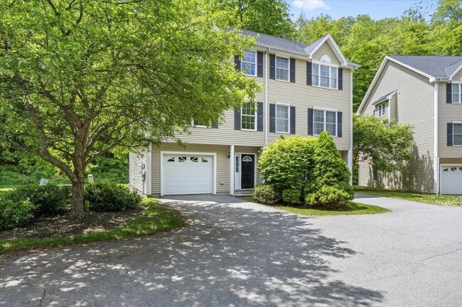 Building Photo - 14 Woodside Dr