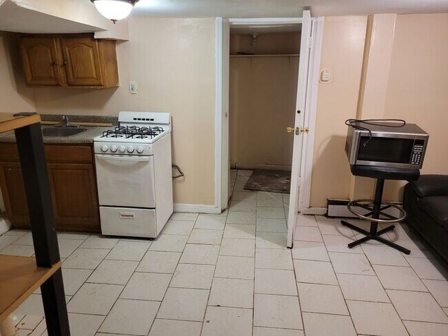 Foto del edificio - Basement Apartment at 90 Cutler, Newark NJ