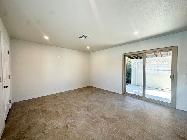 Foto del edificio - COMING SOON! 1 Bedroom 1 Bathroom Apartment in Palm Springs w/ Community Pool !