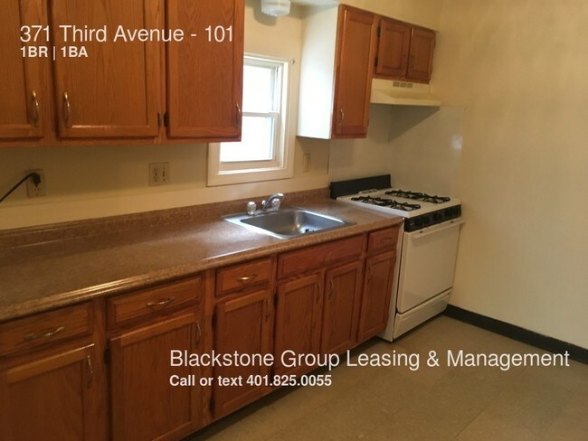 Building Photo - 371 3rd Ave