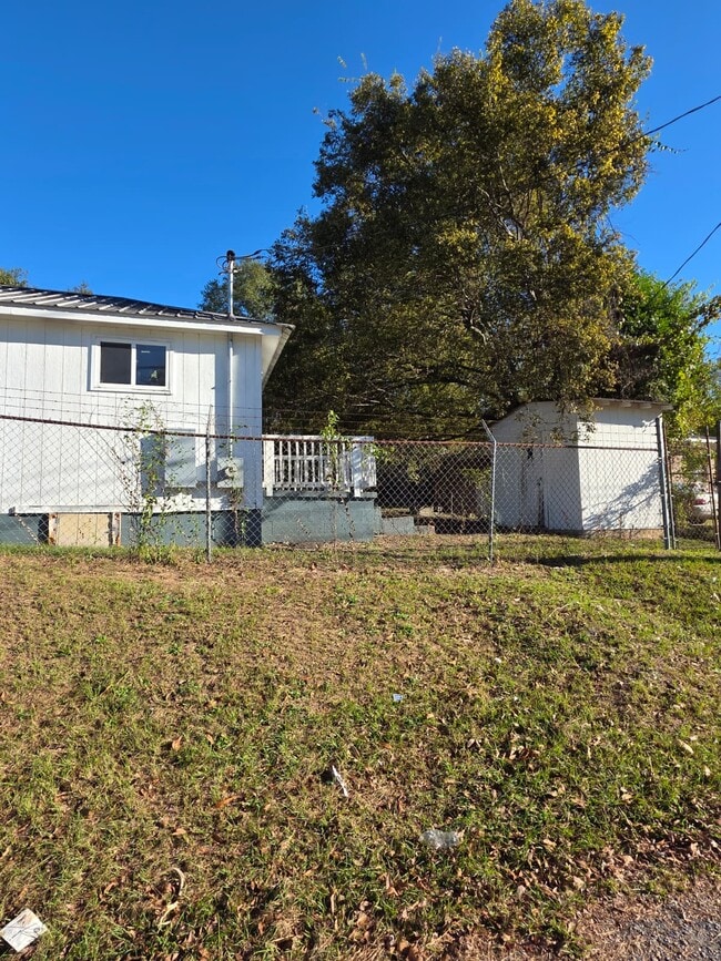 Building Photo - 315 S Seale Rd