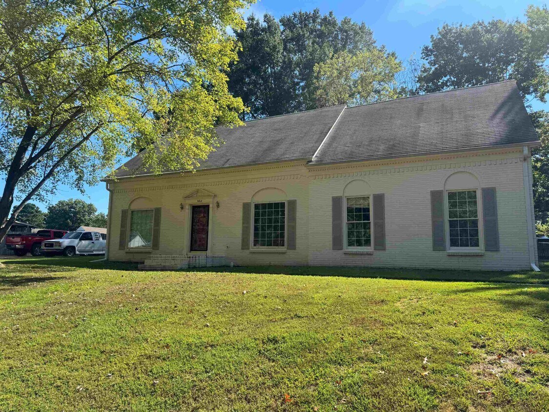 Foto principal - 1062 Fredericksburg Cove