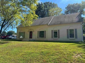 Building Photo - 1062 Fredericksburg Cove