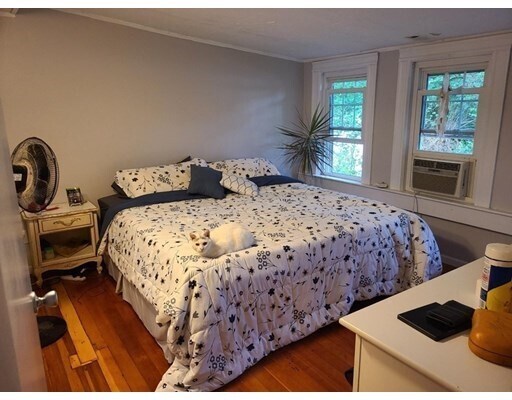 Building Photo - 40 Lake St