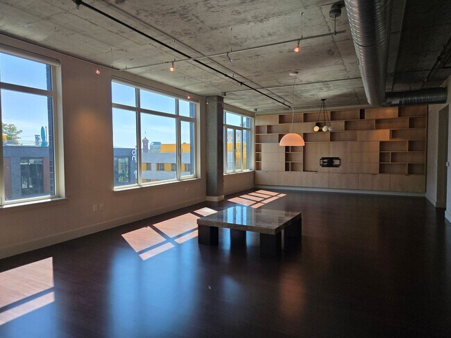 Foto del edificio - Stunning Condo with Large Private Rooftop ...