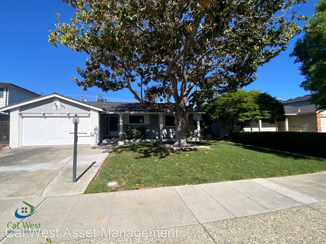 Foto principal - 4 br, 2 bath House - 1131 Monica Lane