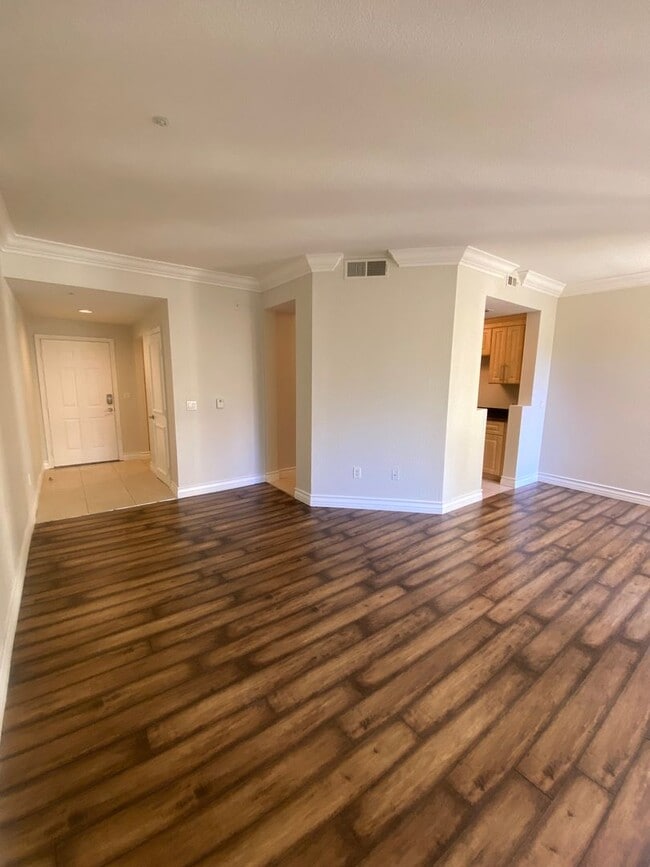Foto del edificio - Gorgeous unfurnished 1 bedroom at the fabu...