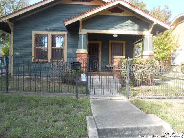 Building Photo - 711 E Evergreen Ct