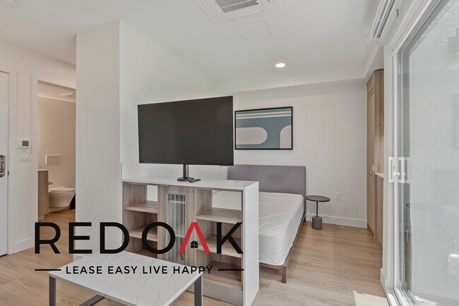 Building Photo - Private, Fully Furnished Room in a Beautif...