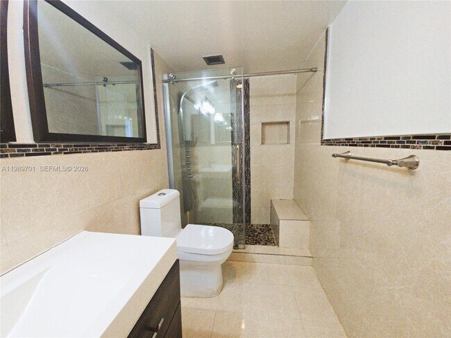 Foto del edificio - 2851 NE 183rd St