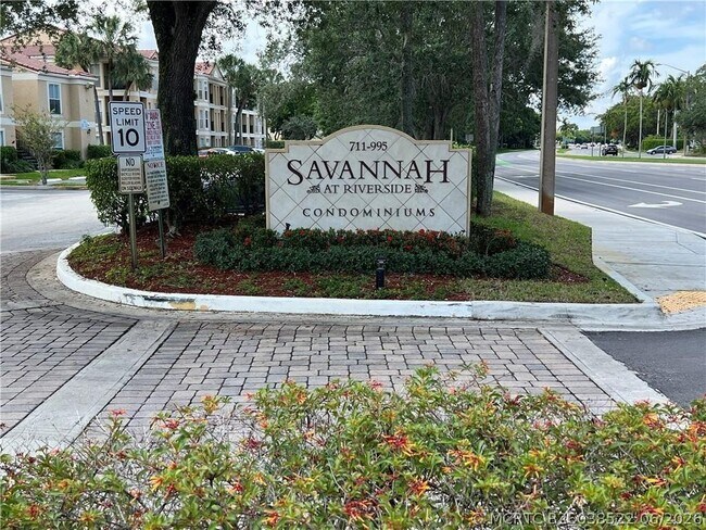 Foto del edificio - 875 Riverside Dr