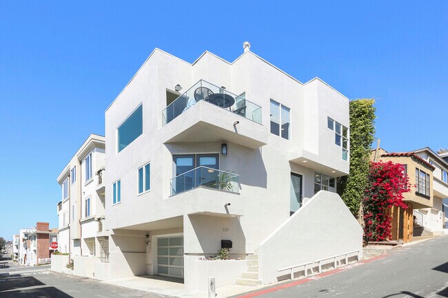 Foto del edificio - 217 Marine Pl