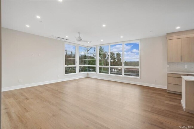 Building Photo - 55 Woodside Ave